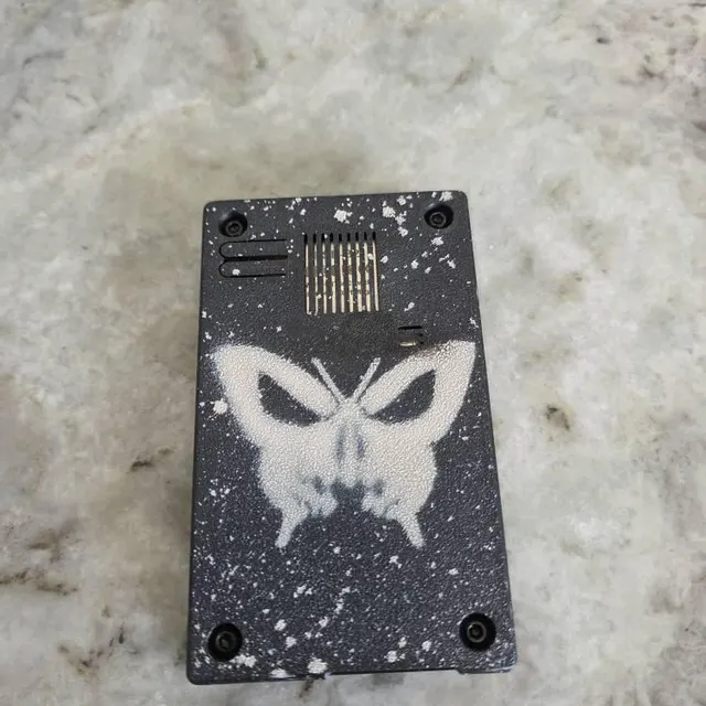 Shawn review photo showing the Skullfly CYD enclosure